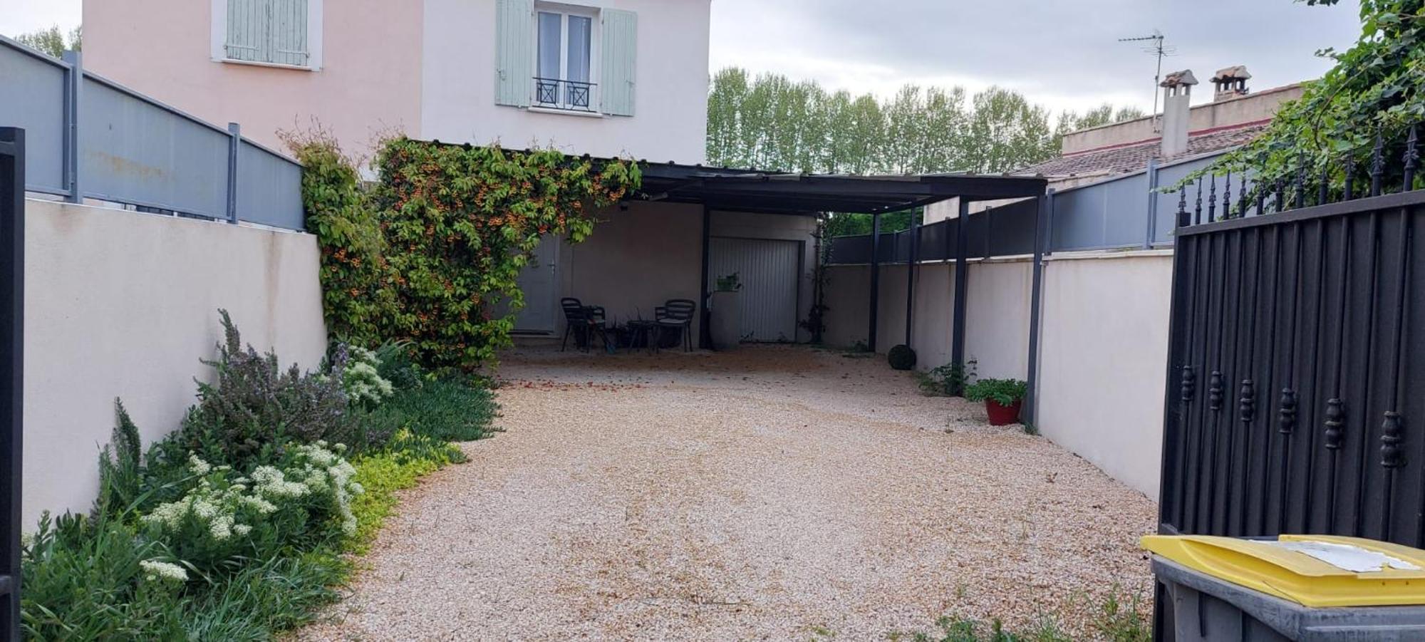 Maison Entiere Redessan Экстерьер фото
